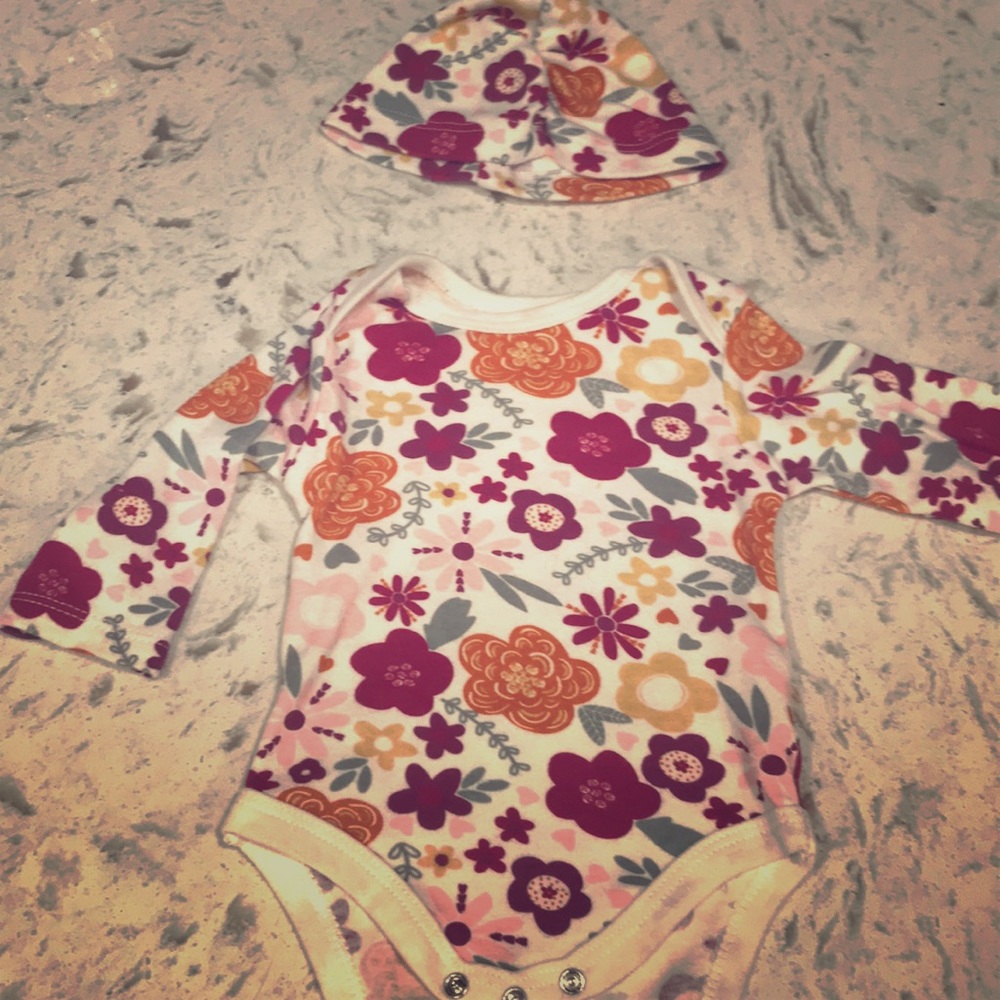 Floral Print Onesie with hatching beanie